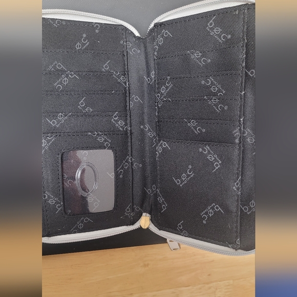 NWT dove colored born concepts b.o.c. wristlet - Picture 7 of 8